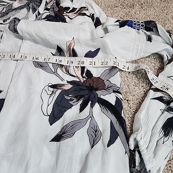 Free People Boho Floral White Tunic Top Blouse Keyhole Front Pockets Size Medium - Picture 8 of 10
